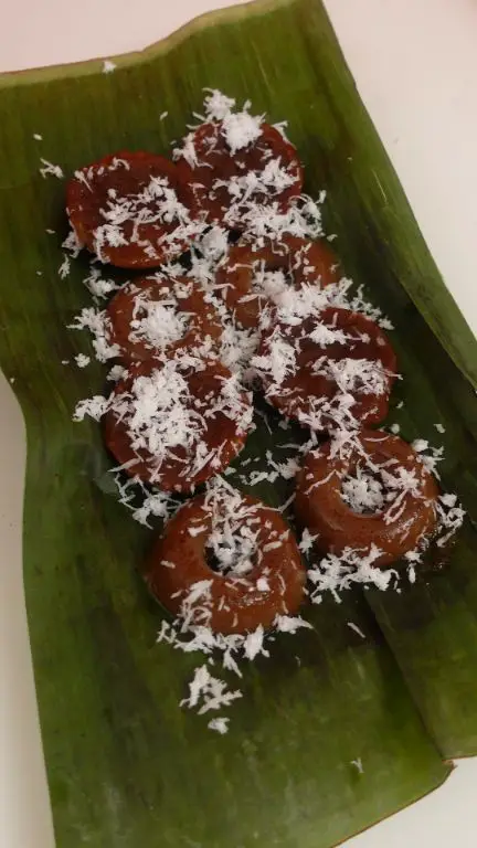 Kutsinta - A chewy brown rice cake.