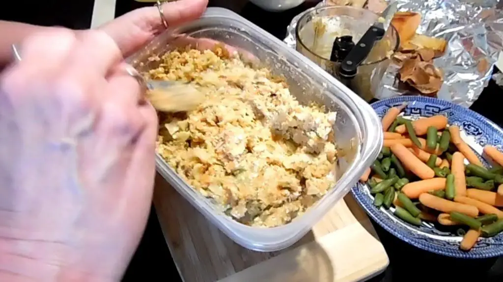 Low-phosphorus rabbit and squash recipe for dogs with kidney issues.