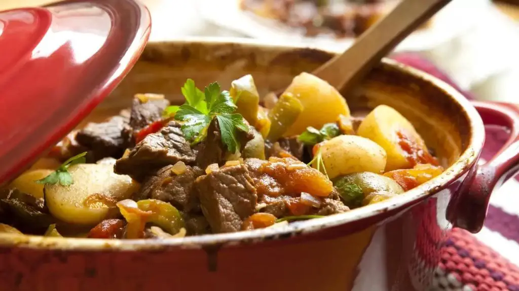 Low-sodium beef and vegetable stew for dogs with heart conditions.
