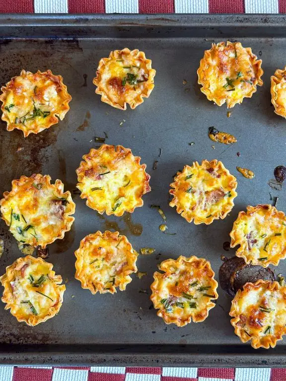 Mini Quiches with Bacon and Cheese