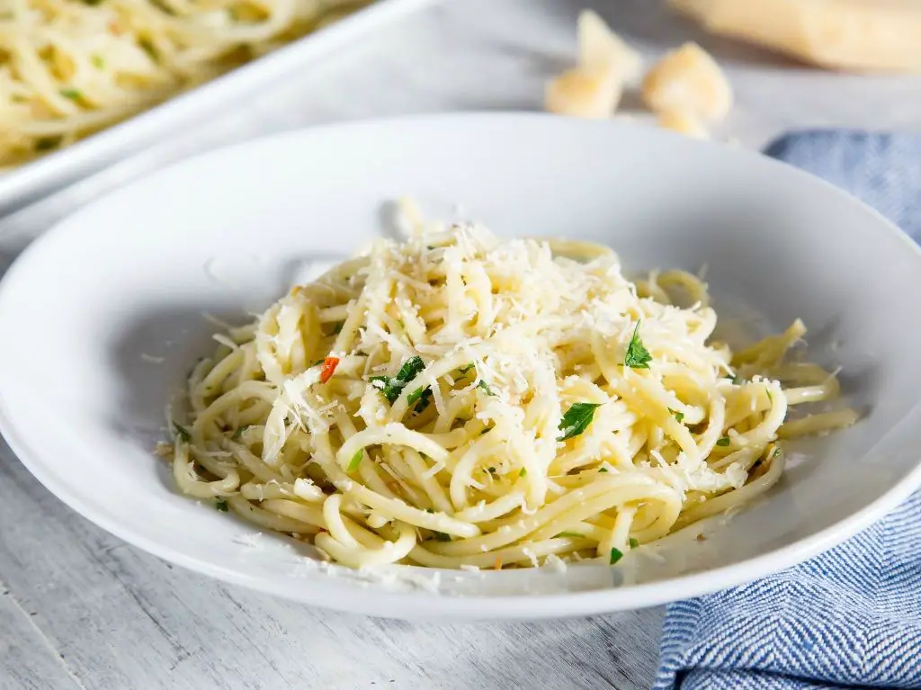 One-Pot Spaghetti with Garlic and Olive Oil