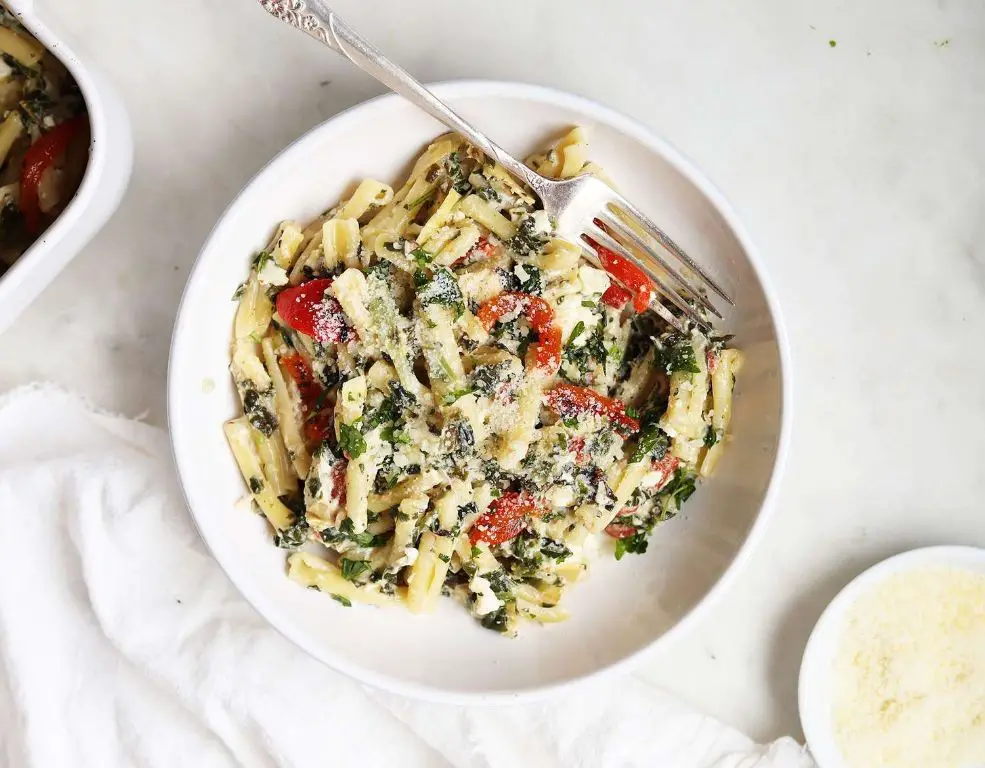 Pasta with Spinach, Artichokes, and Feta