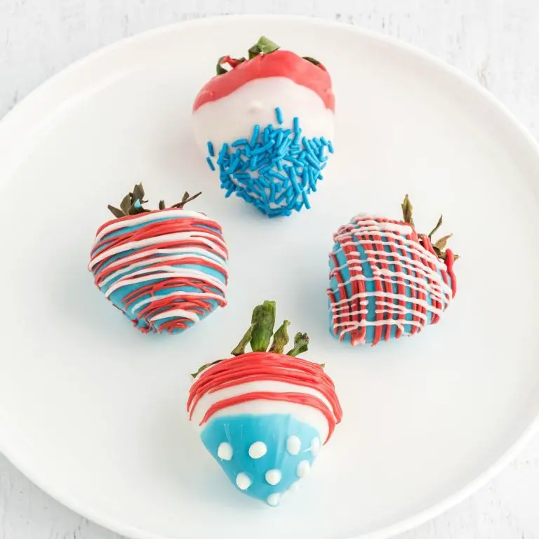 Patriotic Chocolate-Dipped Strawberries