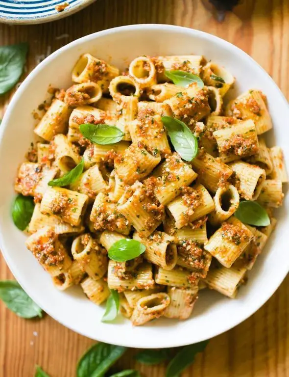 Pesto Pasta with Sun-Dried Tomatoes and Pine Nuts