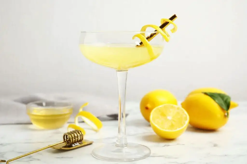 Prohibition-era cocktails like the Bee
