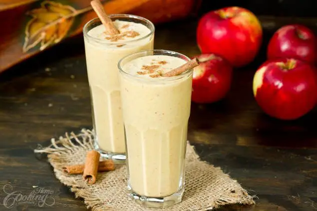Pumpkin and Apple Smoothie with Cinnamon