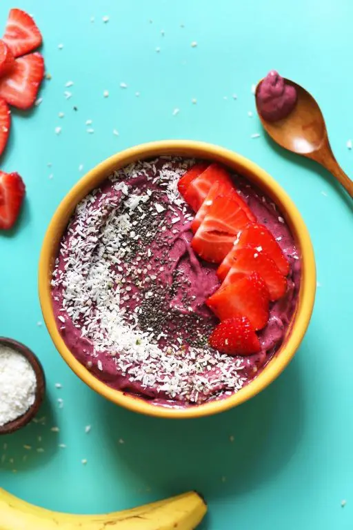 Quick and healthy smoothie bowl