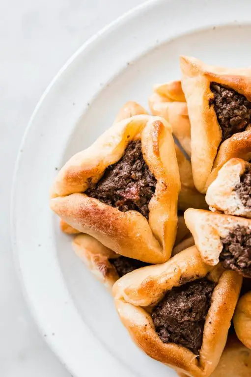 Sfeeha (Meat-Filled Pastries)