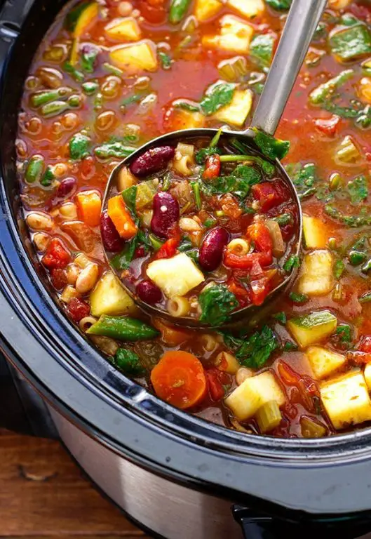 Simple Crockpot Minestrone Soup