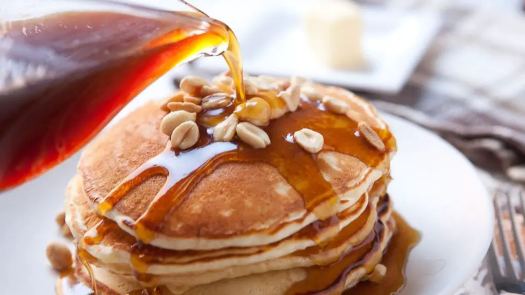 Simple Pancakes with Syrup