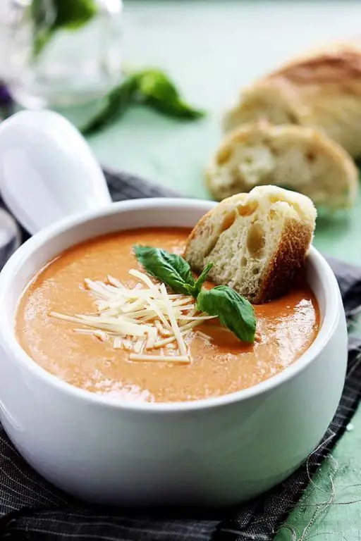 Slow Cooker Tomato Basil Soup