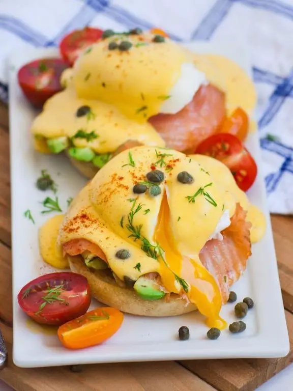 Smoked Salmon Bagels with Hollandaise Sauce