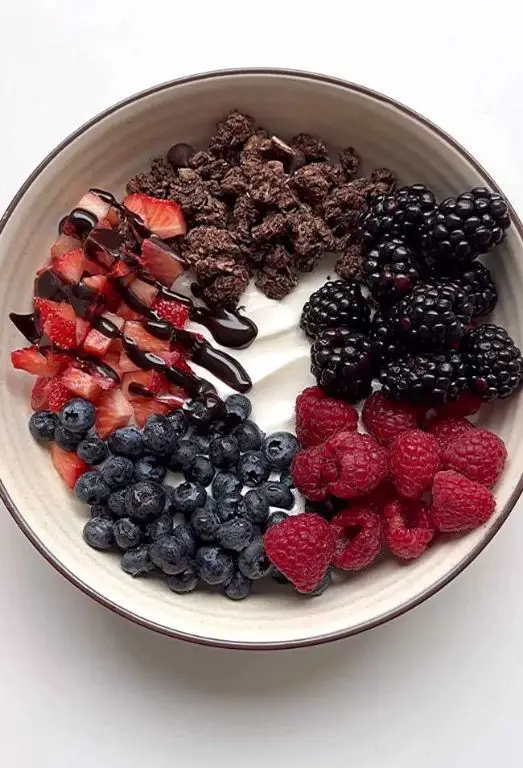 Speedy Berry Yogurt Bowl