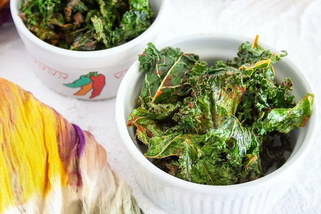 Spicy Sriracha Crispy Kale Bites