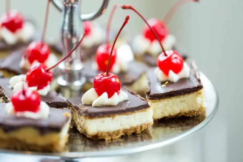 Star-Spangled Cheesecake Bars
