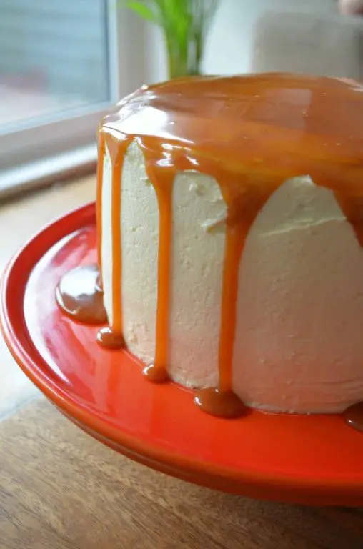 Vanilla Frosting with Caramel Drizzle