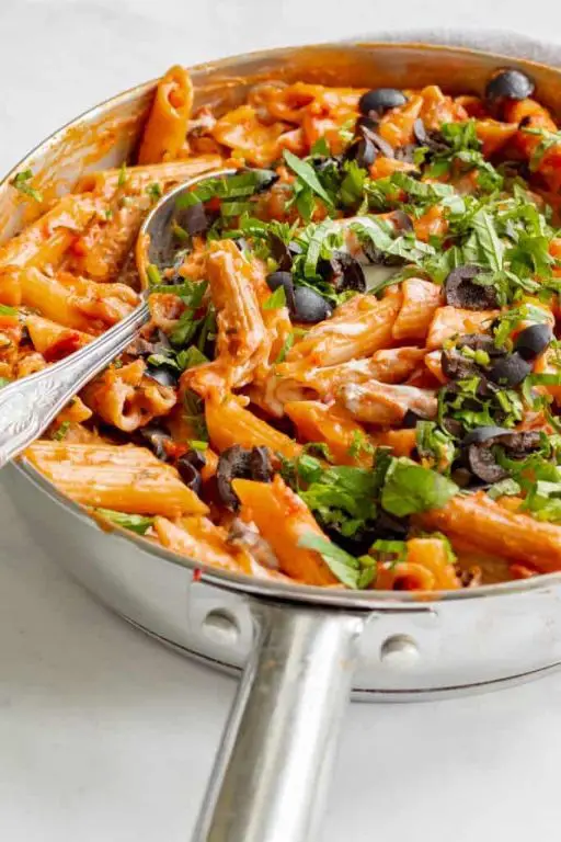 Whole Wheat Pasta with Sun-Dried Tomatoes and Olives