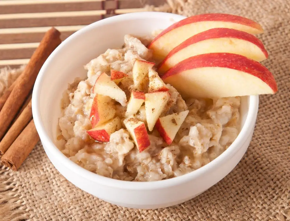 Apple Cinnamon Oatmeal with Walnuts