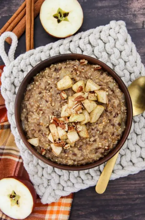 Apple Oatmeal Pie with Fresh Apples and Hearty Oats
