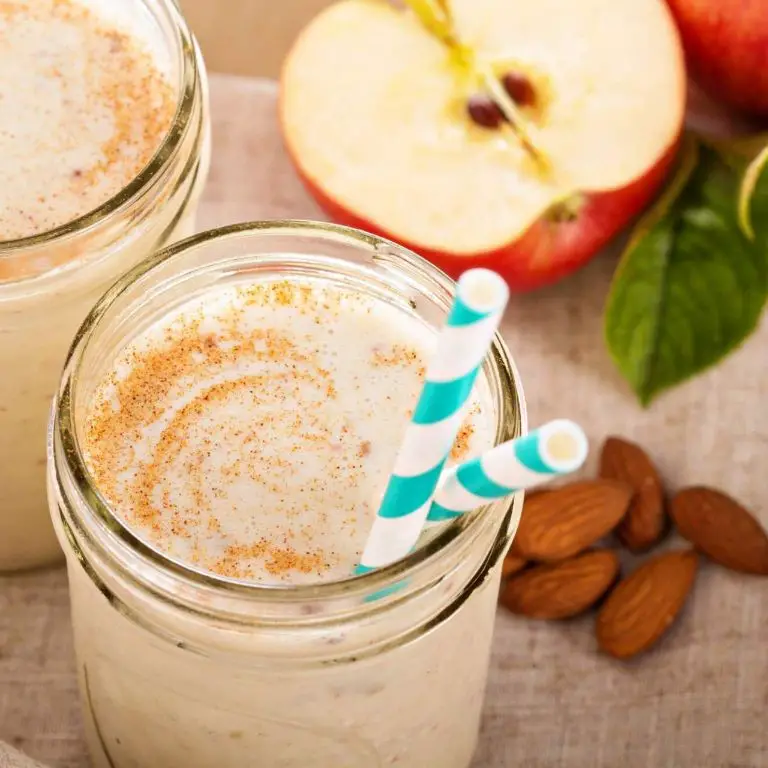 Apple Pie Smoothie with Almond Milk
