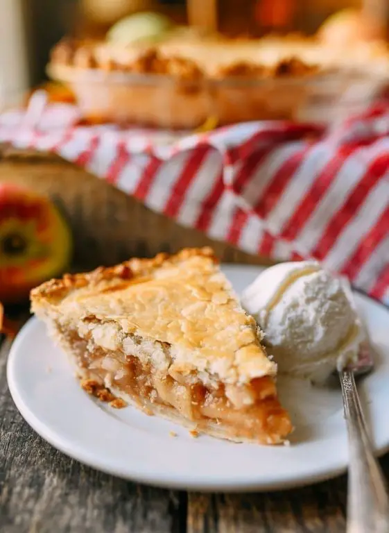 Apple Pie with Flaky Crust