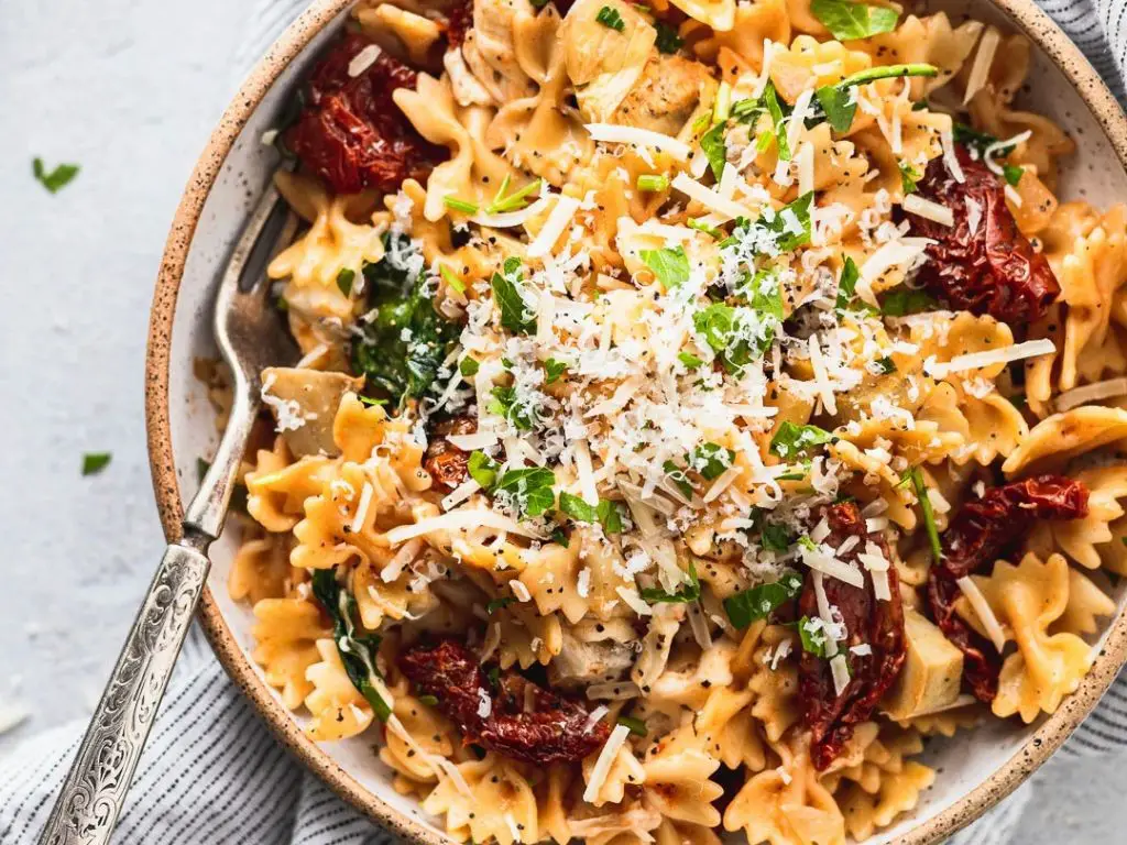Artichoke Heart and Sun-Dried Tomato Pasta