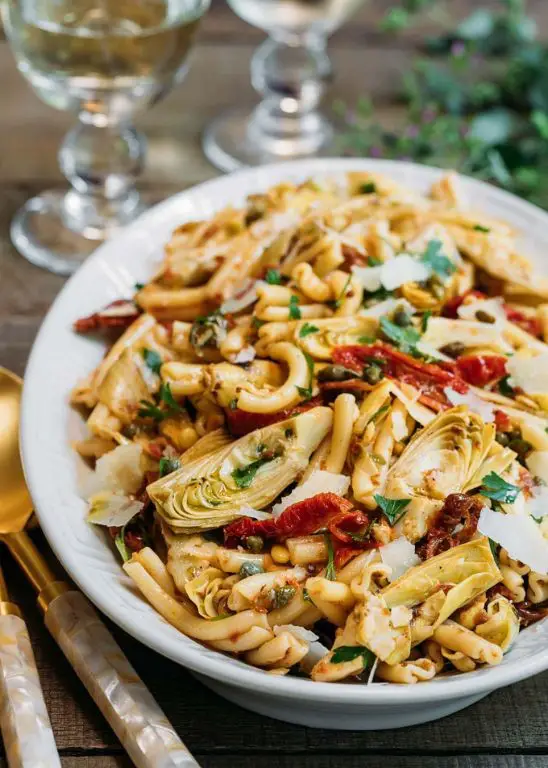 Artichoke and Sun-Dried Tomato Pasta Salad