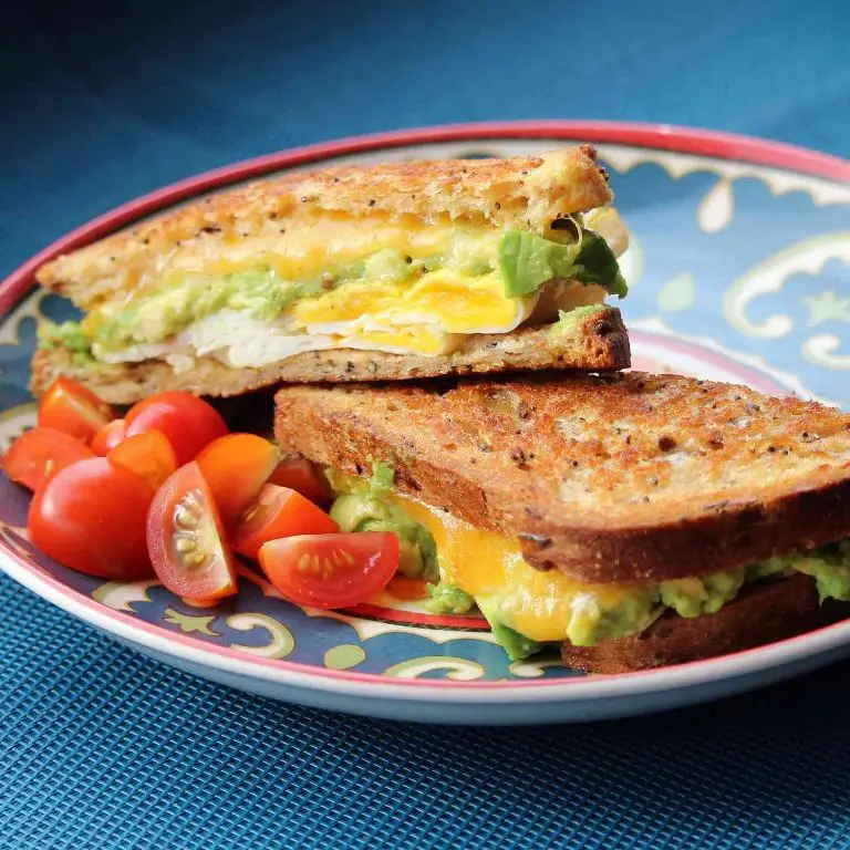 Avocado and Egg Breakfast Sandwich