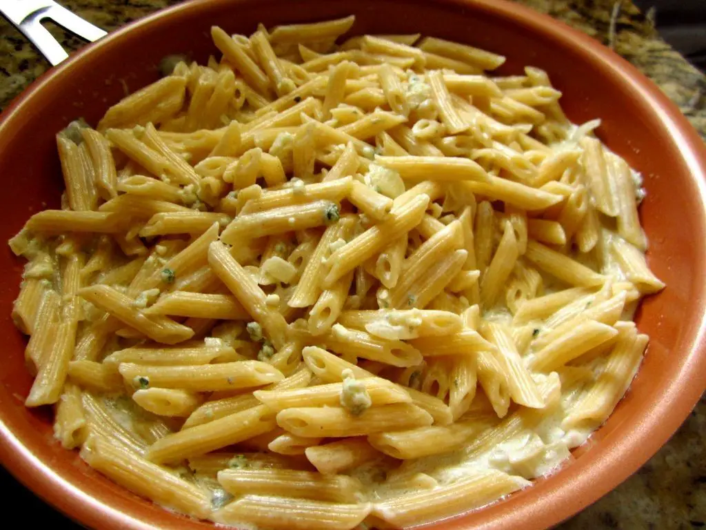 Bacon and Blue Cheese Chicken Thigh Pasta