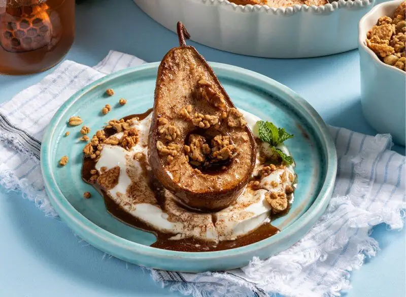 Baked Cinnamon Pears with Greek Yogurt