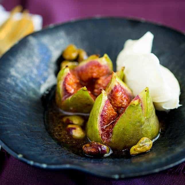 Baked Green Fig with Honey and Cinnamon