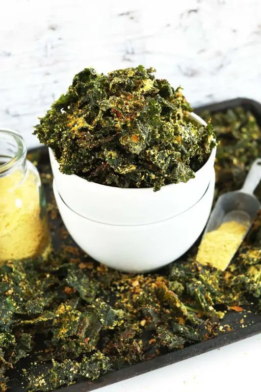 Baked Kale Chips with Nutritional Yeast