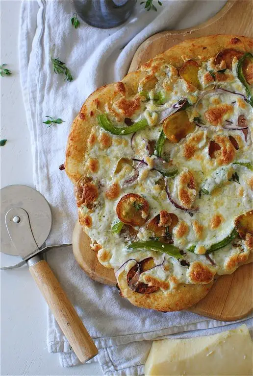 Baked Potato Pizza with Garlic Sauce