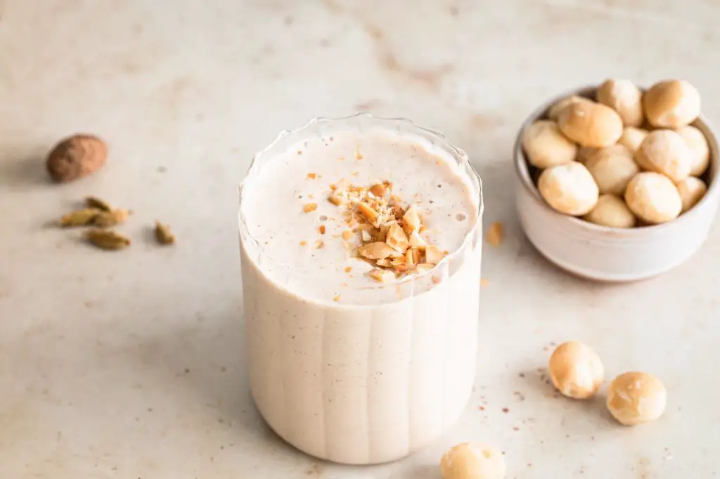 Banana Macadamia Nut Smoothie