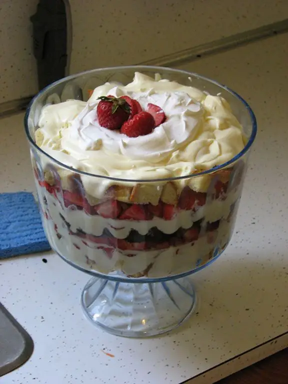 Banana Pudding Punch Bowl Cake