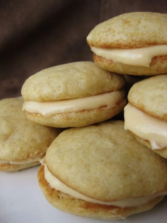 Banana Whoopie Pies with Caramel Cream Cheese Filling