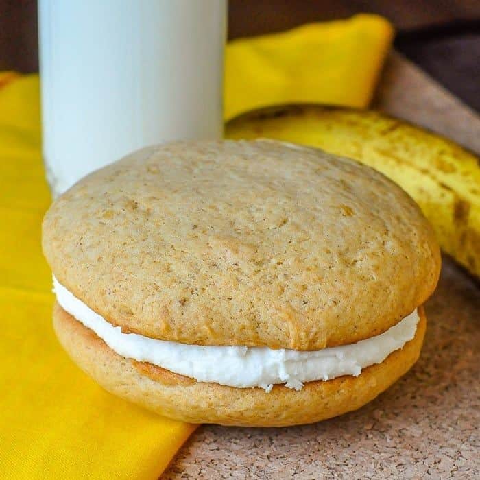 Banana Whoopie Pies with Cream Cheese Frosting
