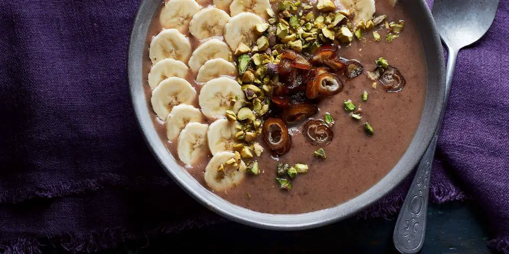 Banana and Date Smoothie Bowl