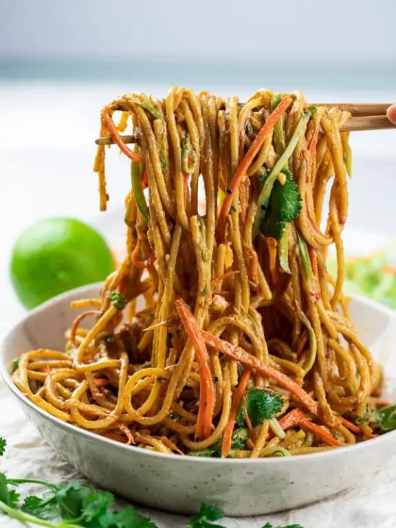 Banza Stir-Fried Noodles with Peanut Sauce