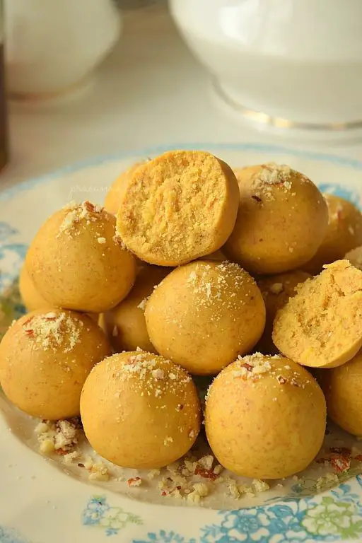 Besan Ladoo with Ghee