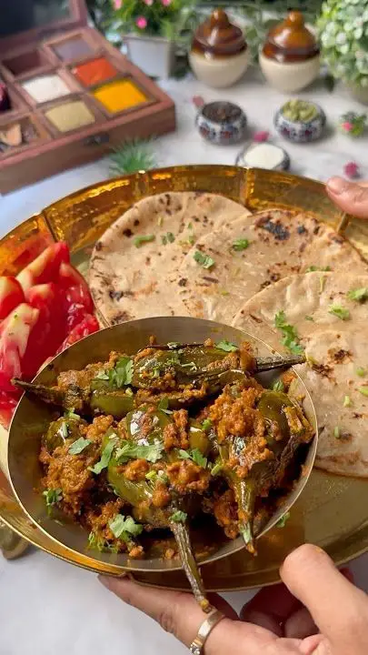 Bharli Vangi with Jowar Roti