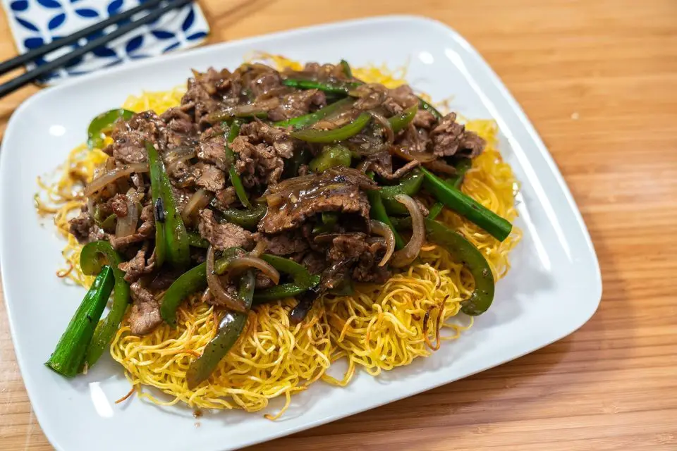 Black Pepper Beef Lo Mein