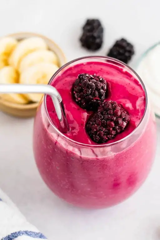 Blackberry Smoothie with Greek Yogurt