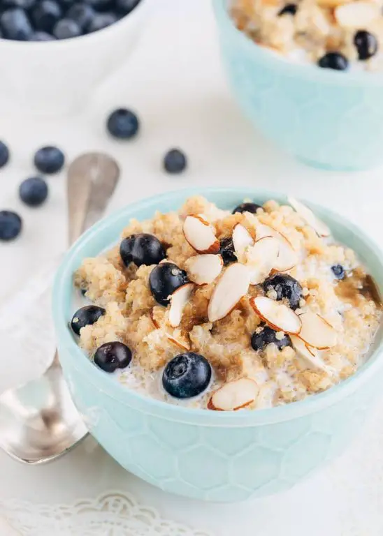 Blueberry Quinoa Breakfast Bowl