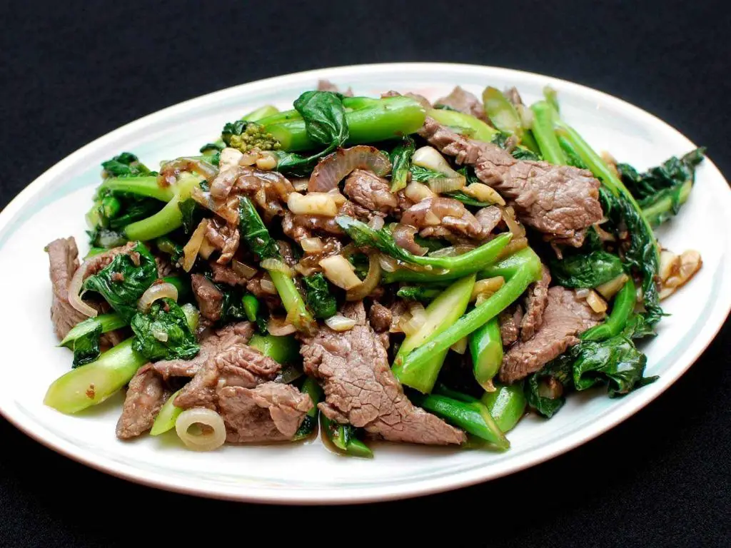 Bo Xao Cai Lan (Beef with Chinese Broccoli Stir-Fry)