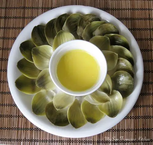 Boiled Artichoke with Hollandaise Sauce