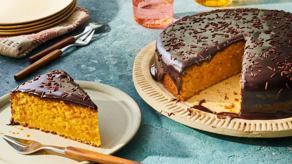 Bolo de Cenoura com Chocolate Carrot Cake with Chocolate