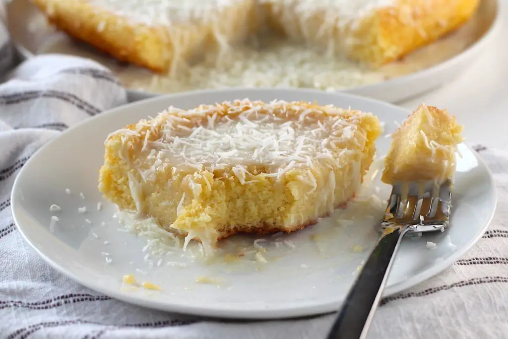 Bolo de Coco Coconut Cake
