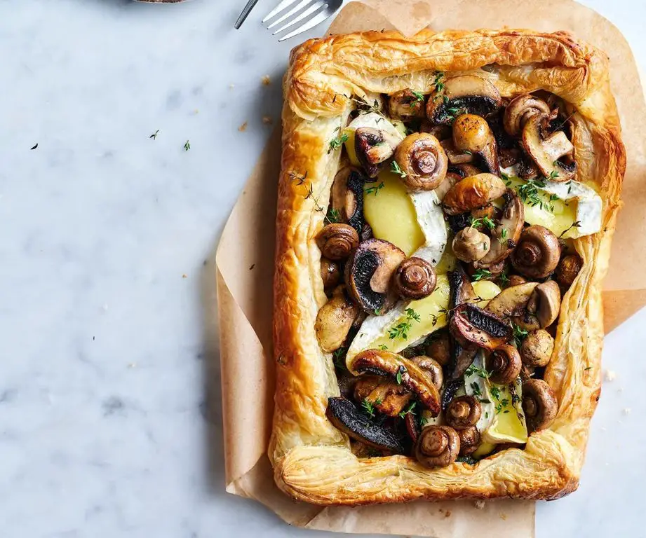 Brie and Mushroom Tartlets with Thyme