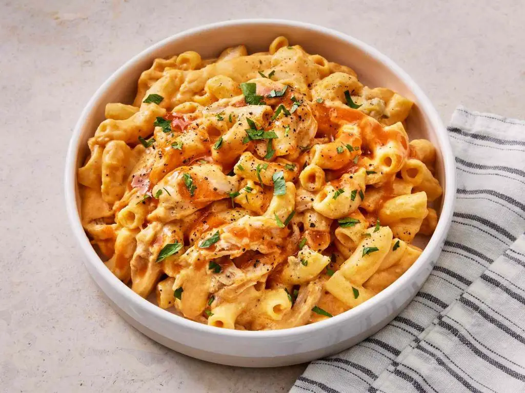 Buffalo Chicken Outback Mac and Cheese